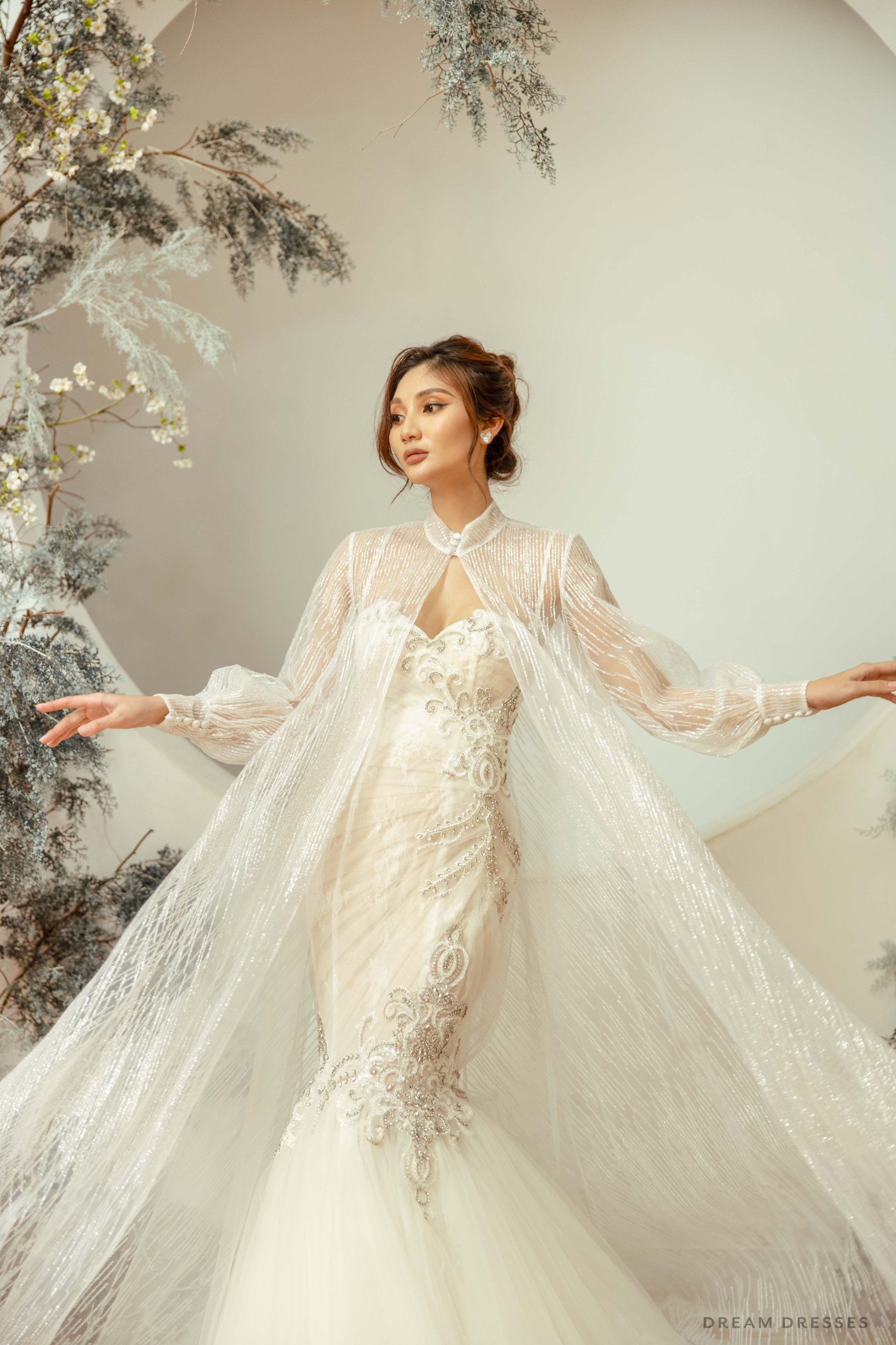 DreamDress By PMN Carlla Wedding Cape Glittery Tulle Long Sleeves | Size: 14 | Cathedral Length DreamDress By PMN Carlla Wedding Cape Glittery Tulle Long Sleeves | Size: 14 | Cathedral Length