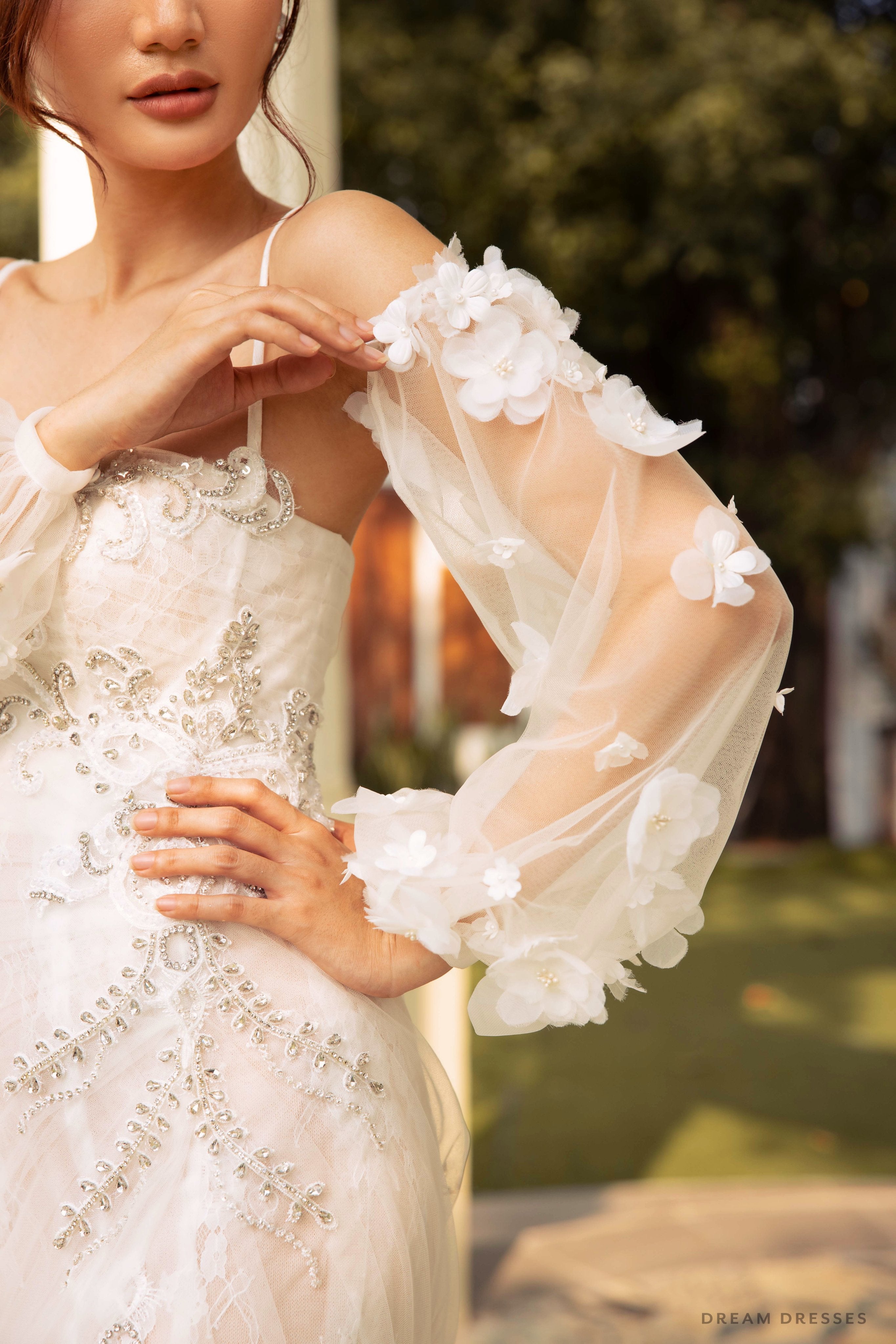 DreamDress By PMN Bellissa Wedding Cape Detachable Light Sleeves Floral Appliqu Soft Tulle | Size: 2 DreamDress By PMN Bellissa Wedding Cape Detachable Light Sleeves Floral Appliqu Soft Tulle | Size: 2