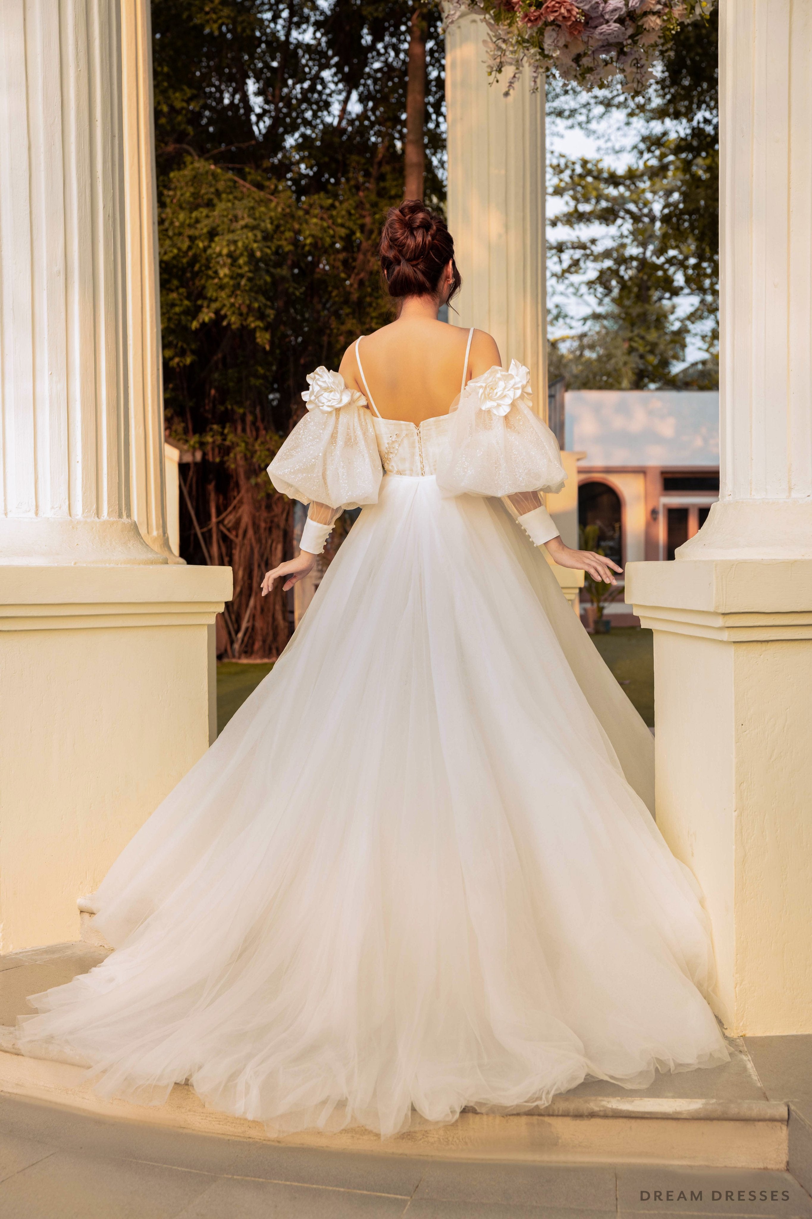 DreamDress By PMN Sibilla Wedding Cape Flowers Soft Tulle Glittery Tulle Detachable Puff Long Sleeves | Size: 2 DreamDress By PMN Sibilla Wedding Cape Flowers Soft Tulle Glittery Tulle Detachable Puff Long Sleeves | Size: 2