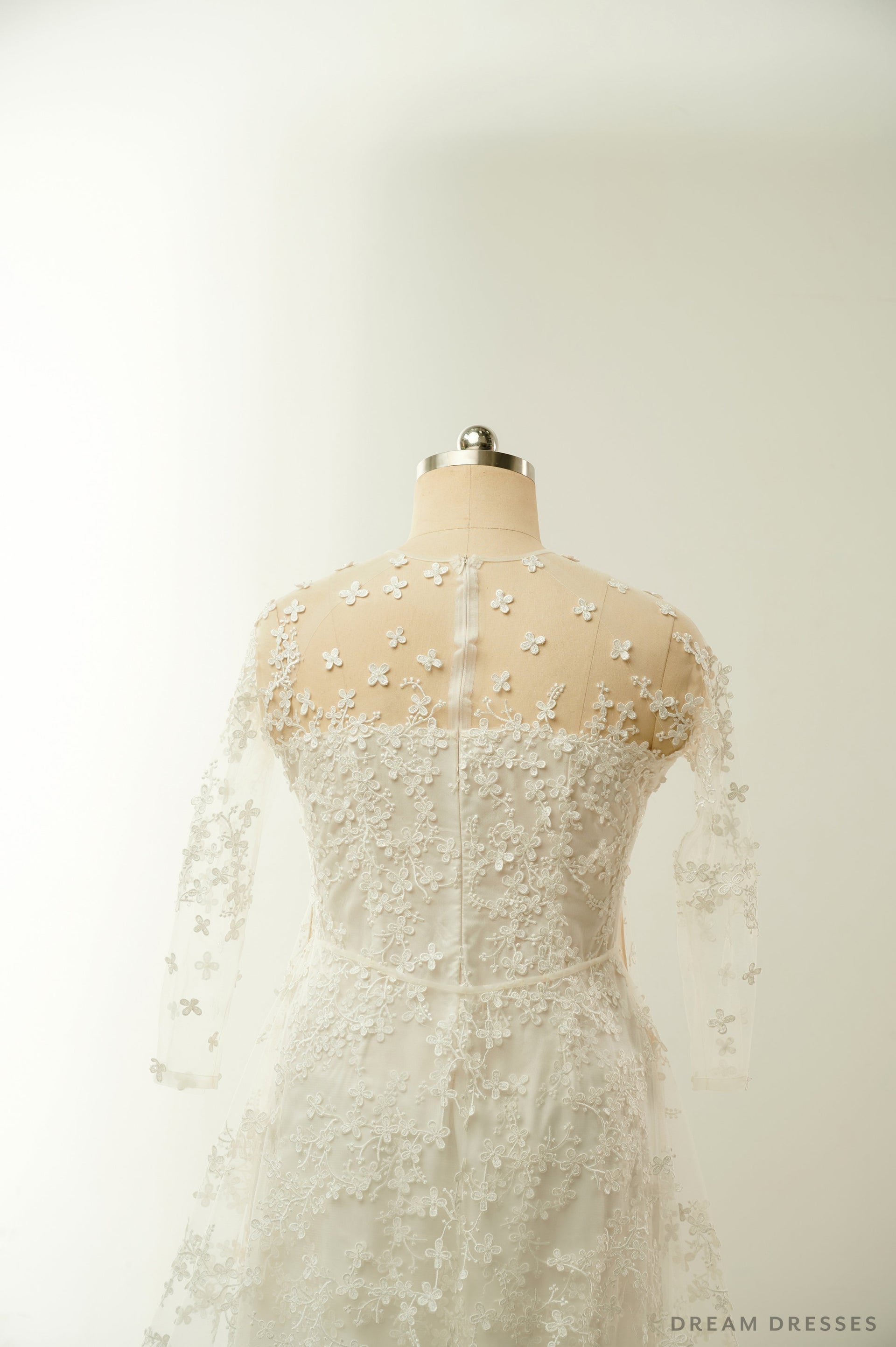 White Lace Bridal Ao Dai | Lace Vietnamese Traditional Bridal Dress (#CHICHI) - Dream Dresses by P.M.N.