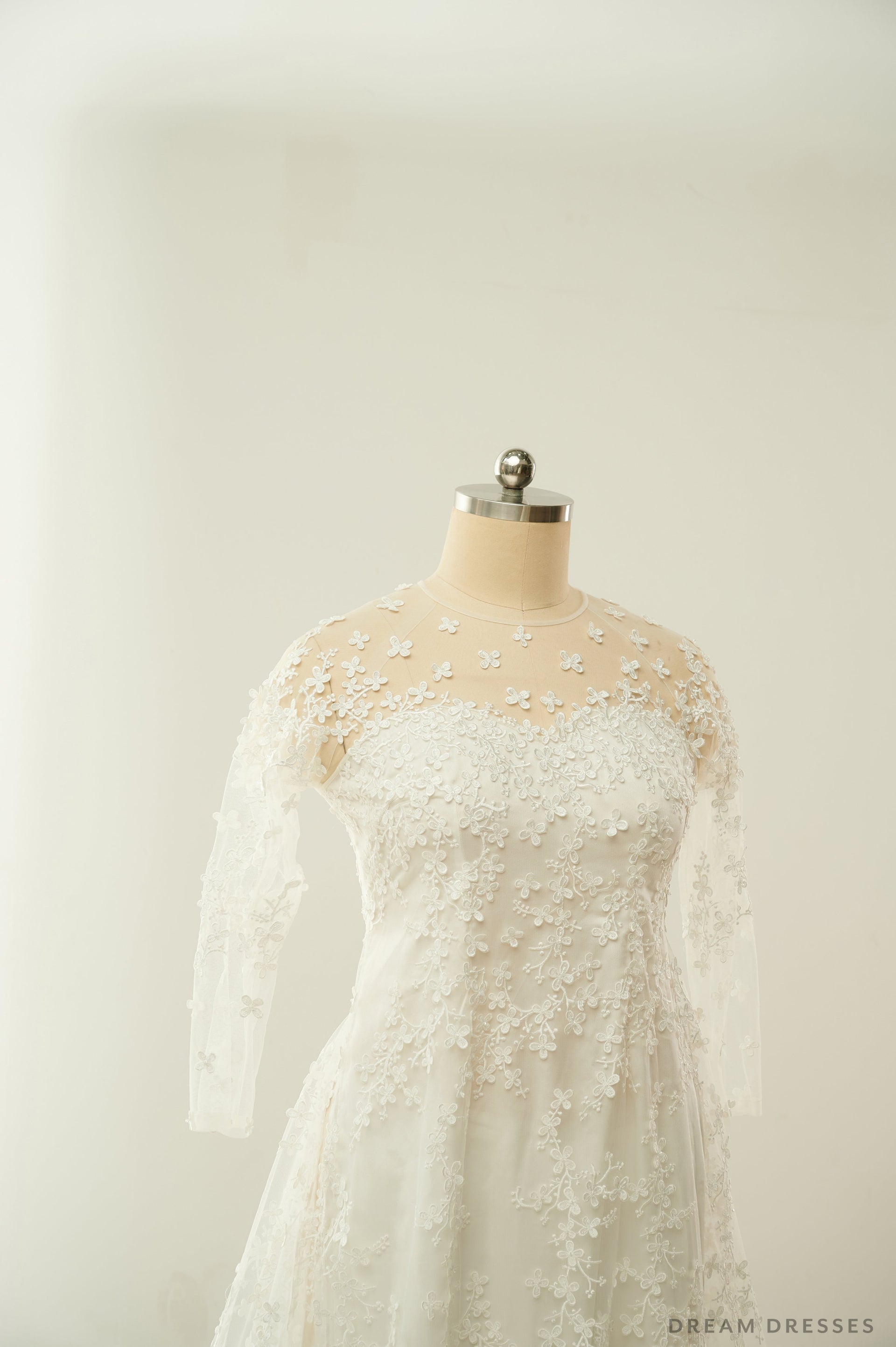 White Lace Bridal Ao Dai | Lace Vietnamese Traditional Bridal Dress (#CHICHI) - Dream Dresses by P.M.N.