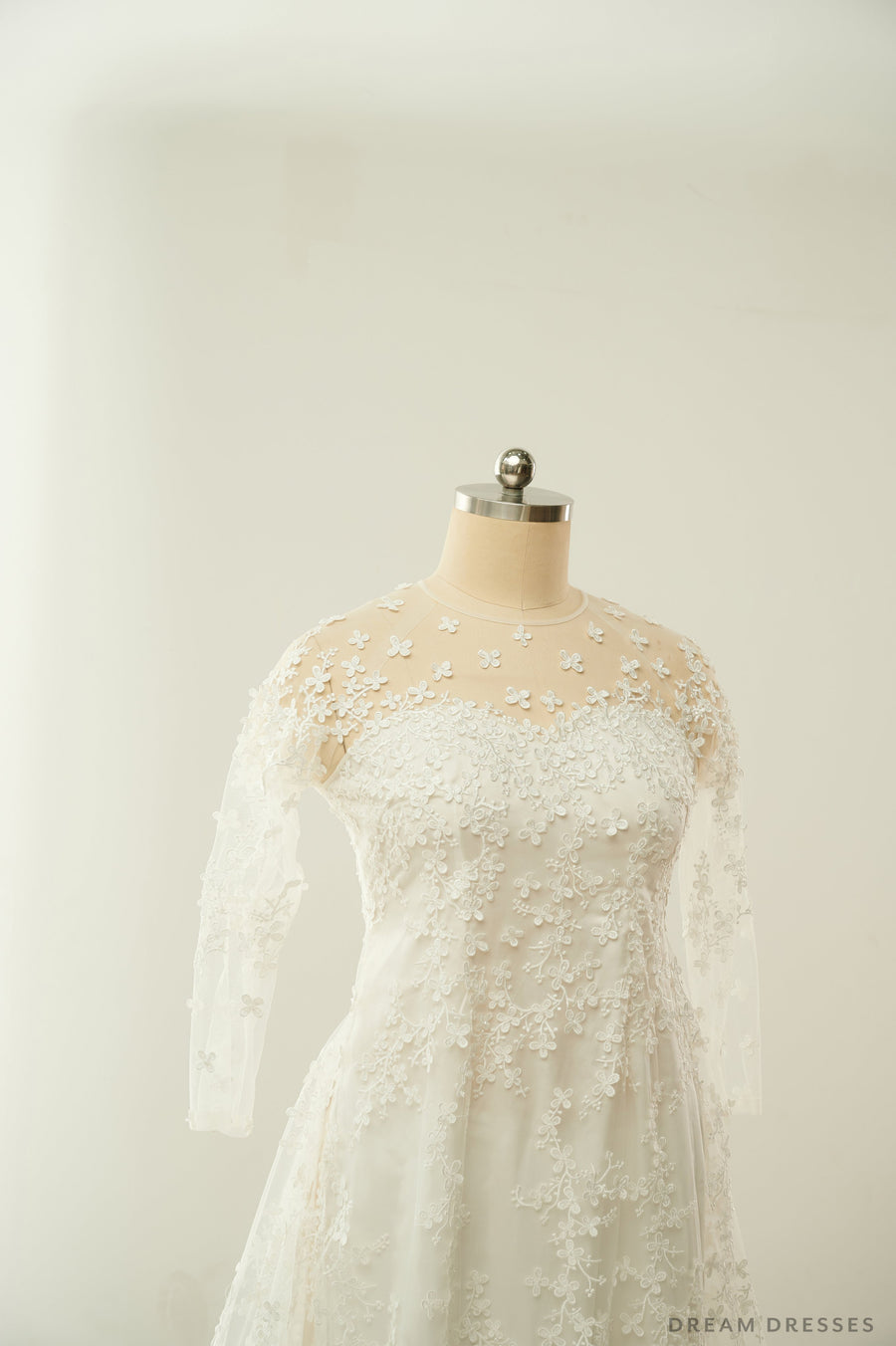 White Lace Bridal Ao Dai | Lace Vietnamese Traditional Bridal Dress (#CHICHI) - Dream Dresses by P.M.N.
