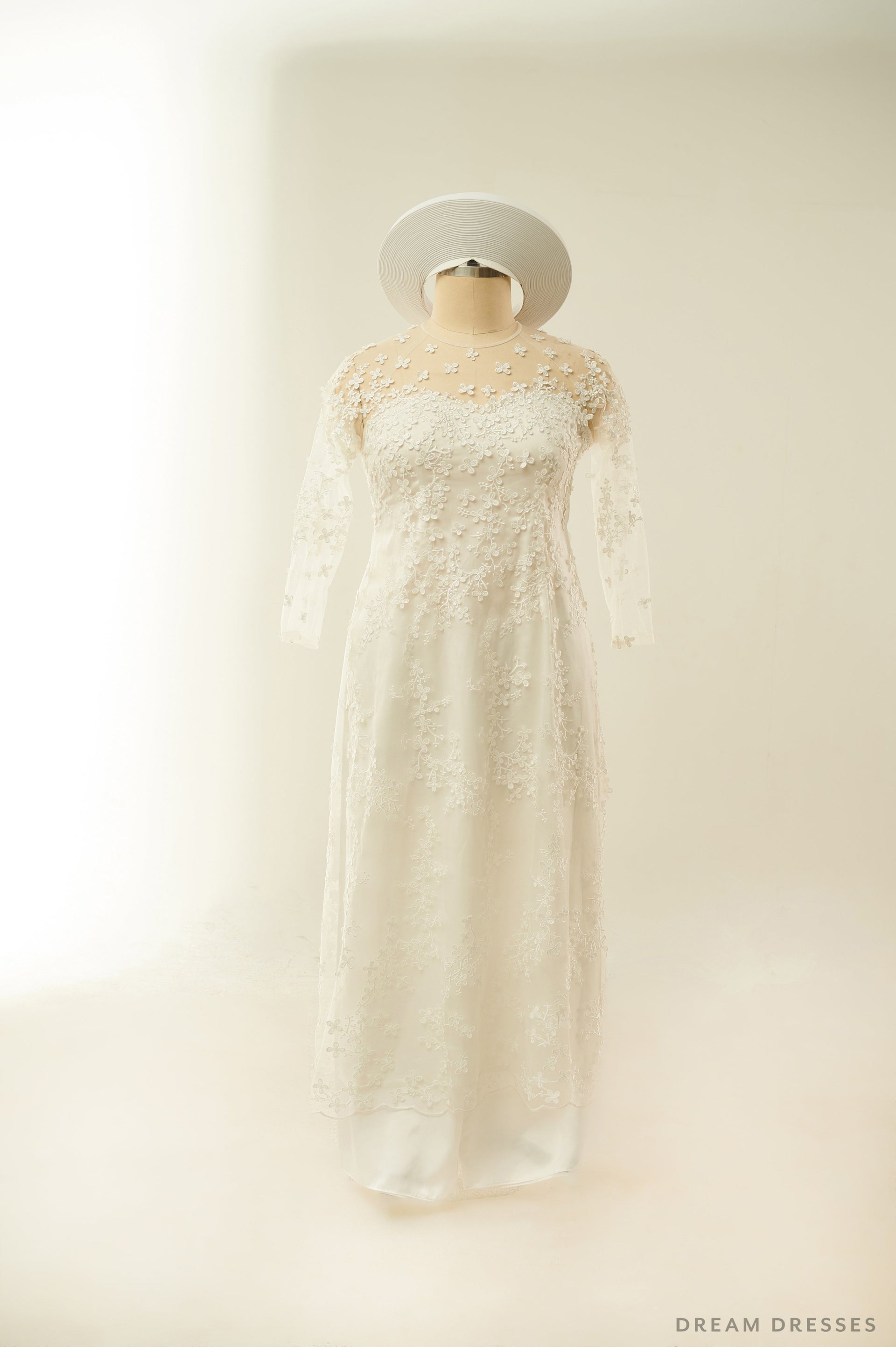 White Lace Bridal Ao Dai | Lace Vietnamese Traditional Bridal Dress (#CHICHI) - Dream Dresses by P.M.N.