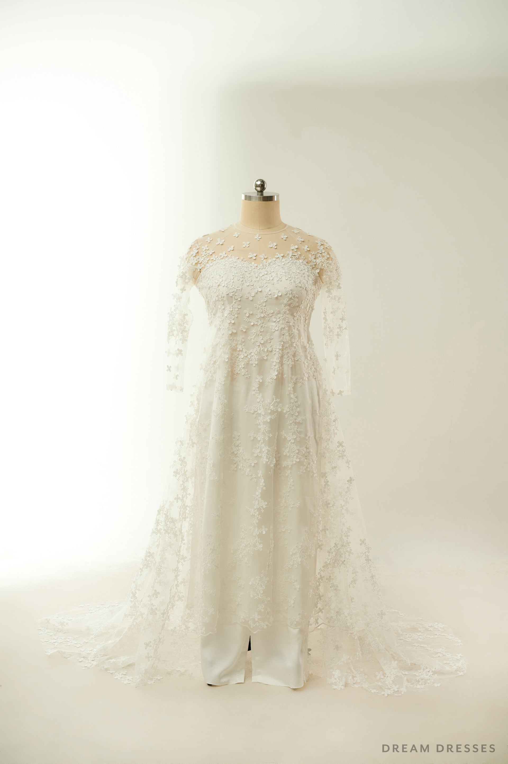 White Lace Bridal Ao Dai | Lace Vietnamese Traditional Bridal Dress (#CHICHI) - Dream Dresses by P.M.N.
