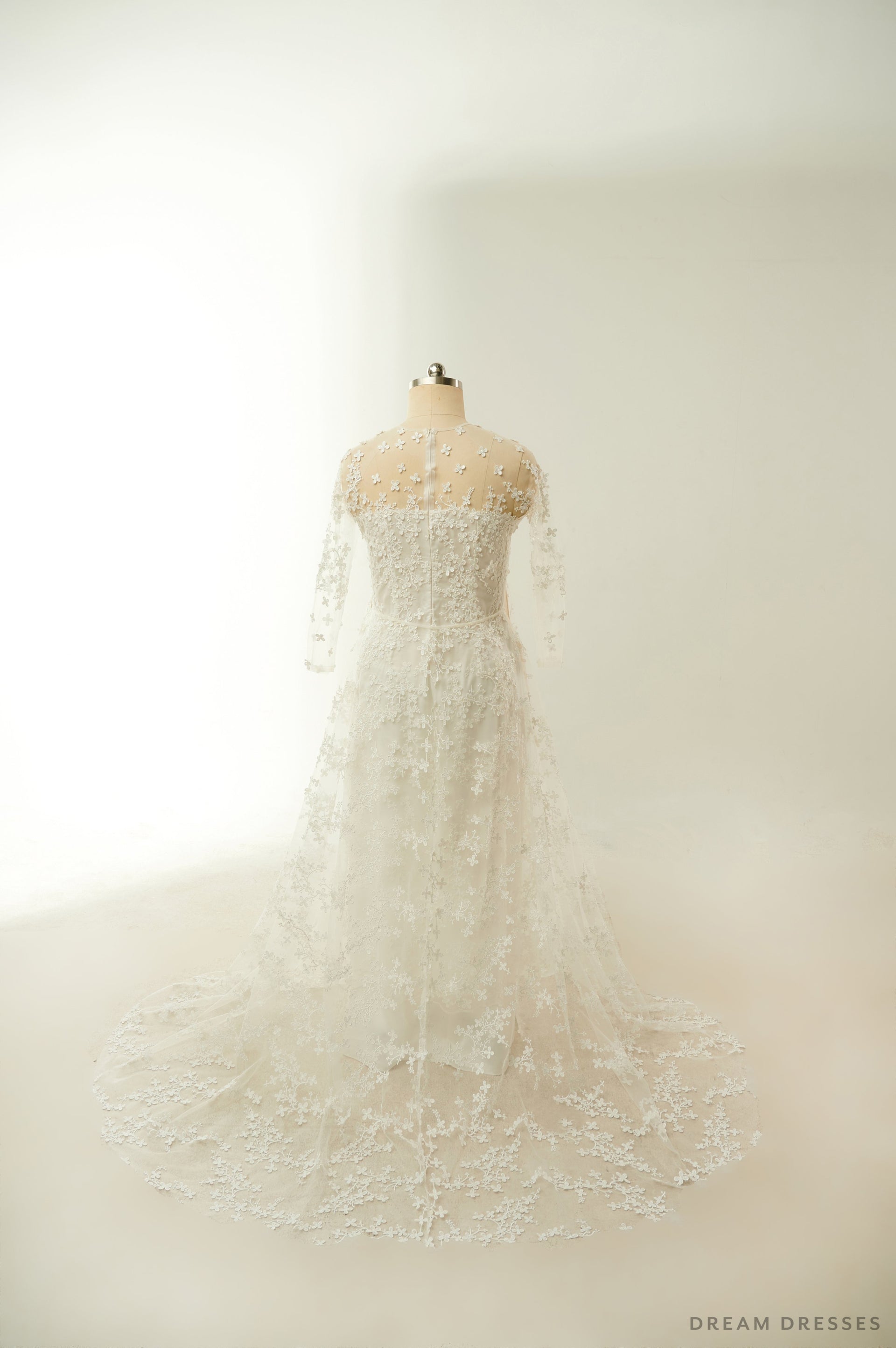 White Lace Bridal Ao Dai | Lace Vietnamese Traditional Bridal Dress (#CHICHI) - Dream Dresses by P.M.N.